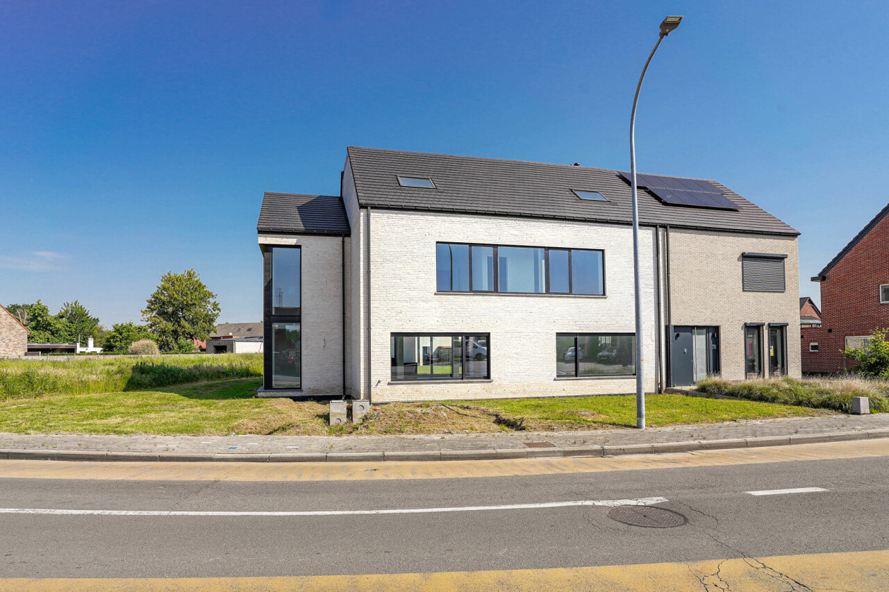 Zijgevel met zonnepanelen